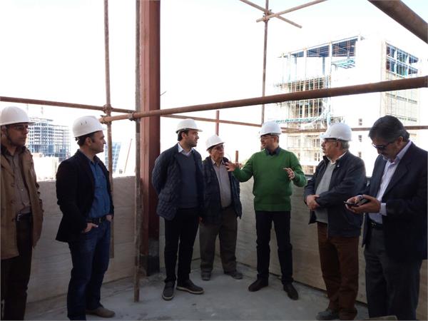 مدیرعامل شرکت سرمایه گذاری مسکن جنوب و هیات همراه  با حضور در شهر کرمان ، از پروژه‌های شرکت در این شهر بازدید کردند.