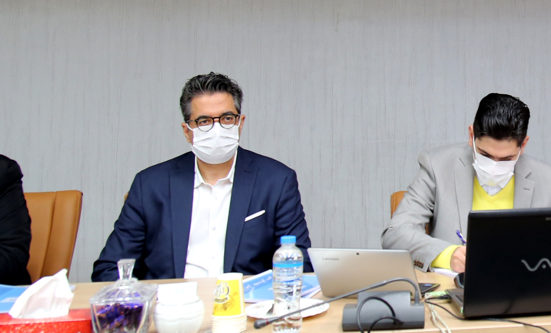 فرشاد فرزین