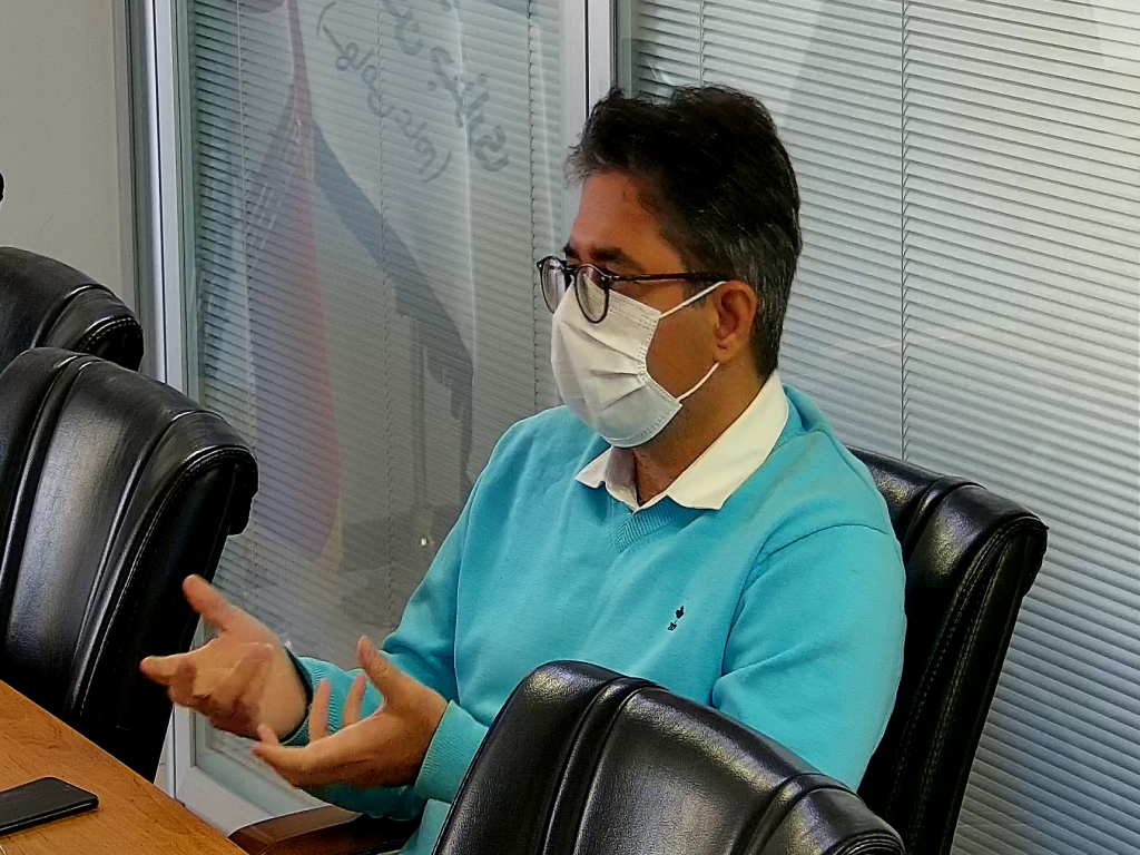 فرشاد فرزین