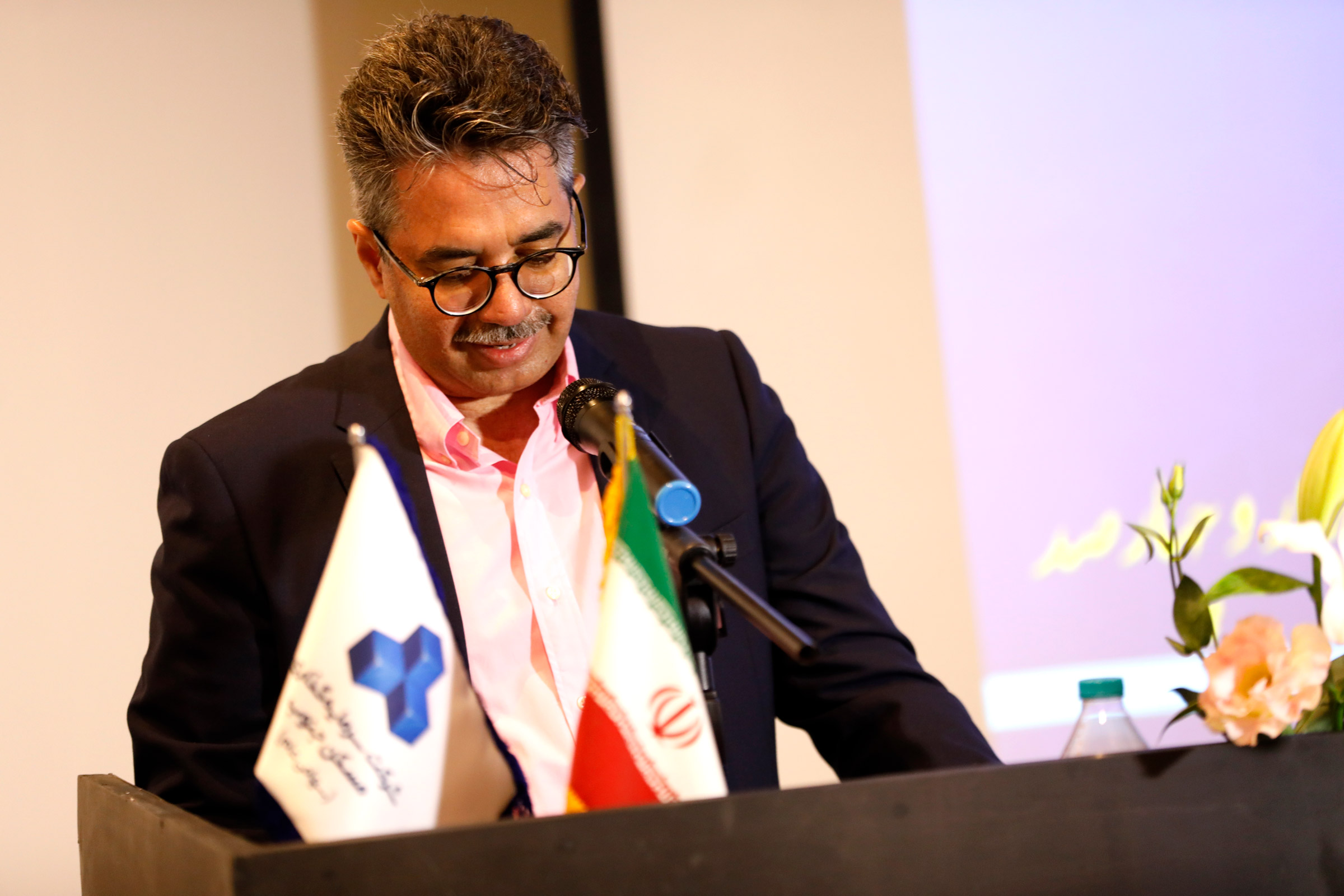 فرشاد فرزین