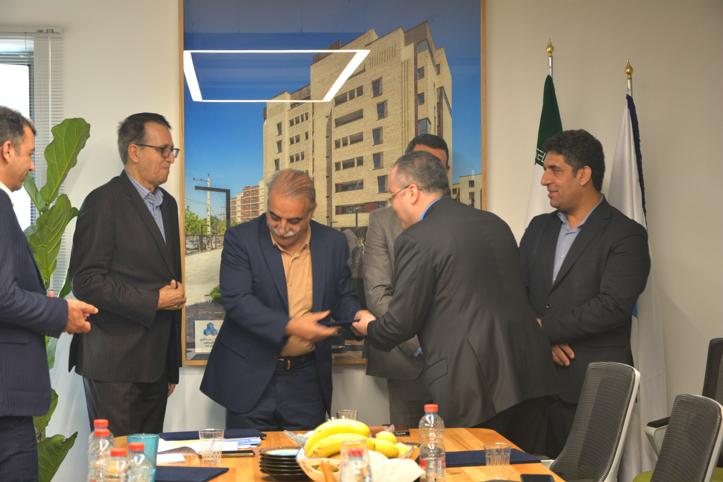 دکتر زاهدی مدیر عامل مسکن جنوب