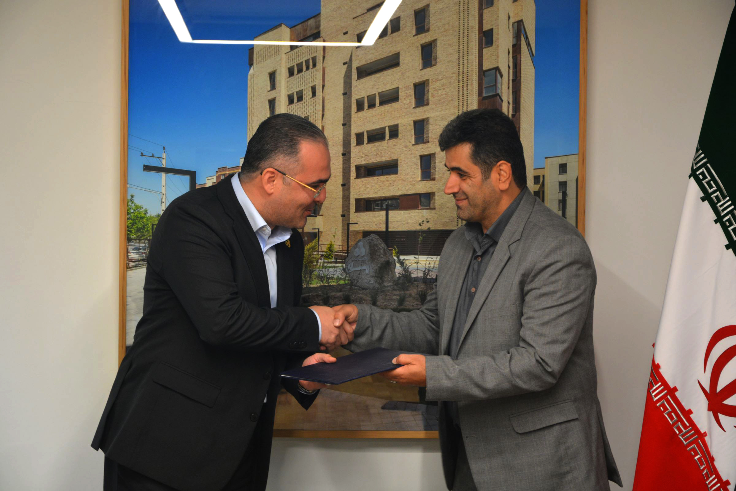 دکتر زاهدی مدیر عامل مسکن جنوب