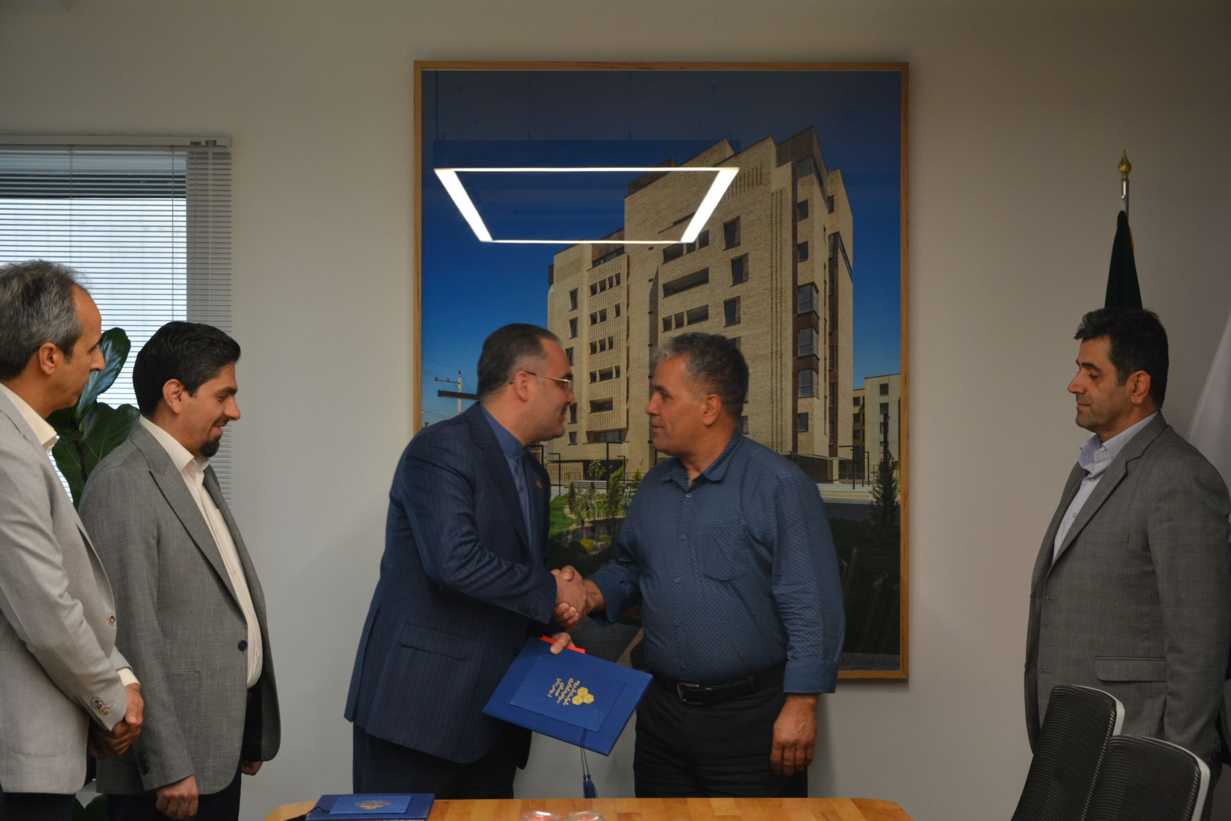 دکتر زاهدی مدیر عامل مسکن جنوب