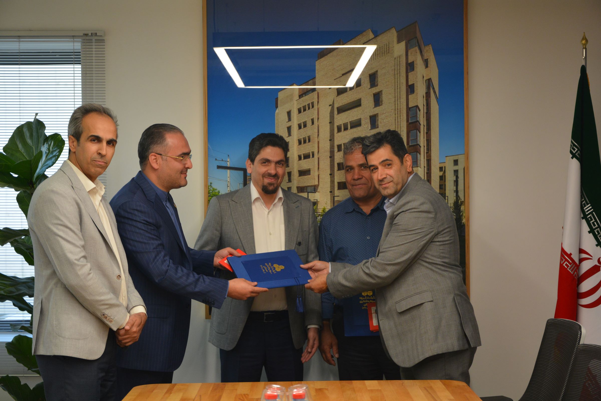 دکتر زاهدی مدیر عامل مسکن جنوب