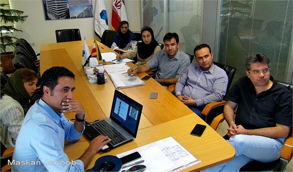 جلسه مدیر عامل شرکت سرمایه گذاری مسکن جنوب با تیم بازنگری طرح معماری پروژه نیلوفر شیراز