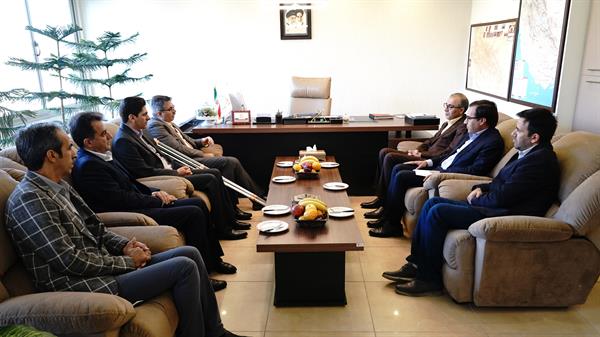 نشست صمیمانه مدیرعامل شرکت سرمایه گذاری مسکن جنوب با مدیر عامل بانک مسکن استان فارس برگزار گردید.