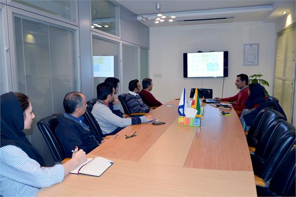 جلسه مدیر عامل شرکت سرمایه گذاری مسکن جنوب با تیم بازنگری طرح معماری پروژه فاز 4 نیلوفر شیراز
